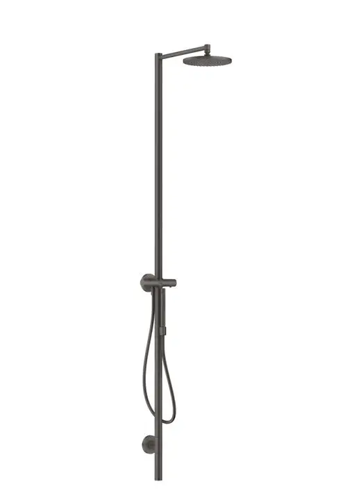 Duschsäule in Brushed Black Chrome mit Kopfbrause und Thermostat, installiert an einer Wand, präsentiert von der Marke AXOR.